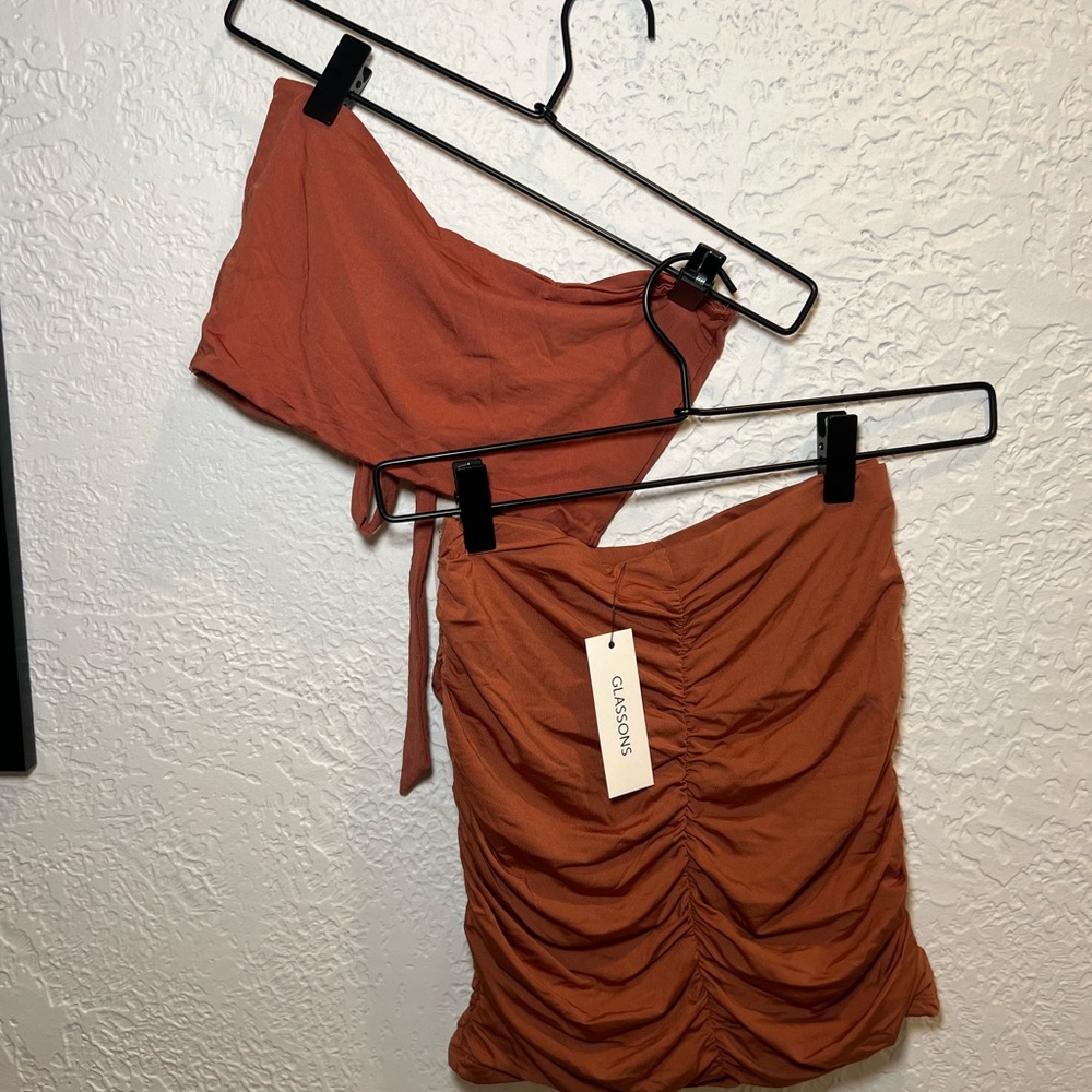 Glassons Rust Skirt Set - Picture 3 of 3